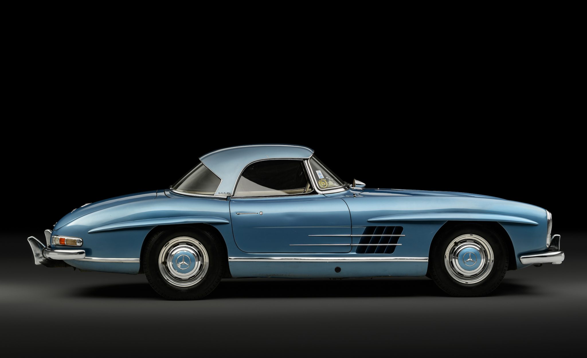 Maestro’s Mercedes: Fangio’s 300 SL Roadster comes up for auction ...