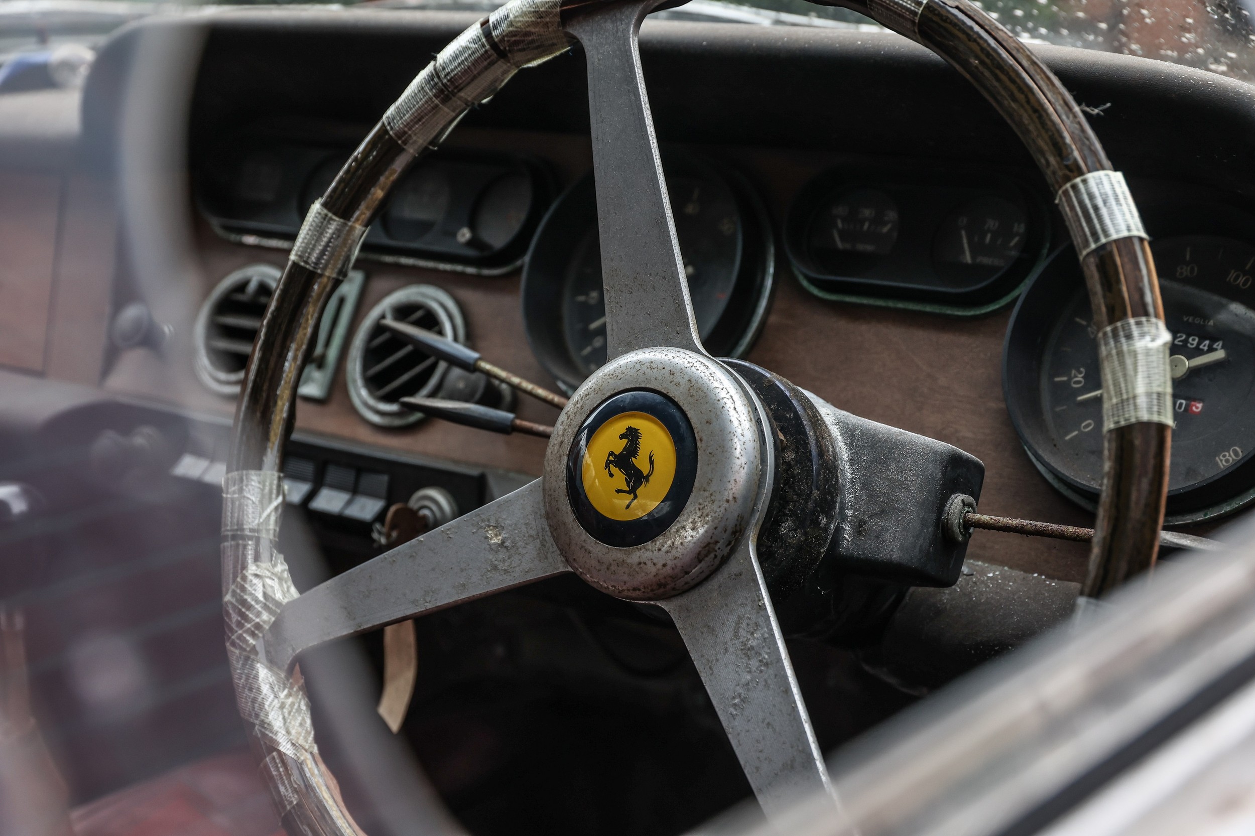 Ferrari 330 GT 2+2 steering wheel