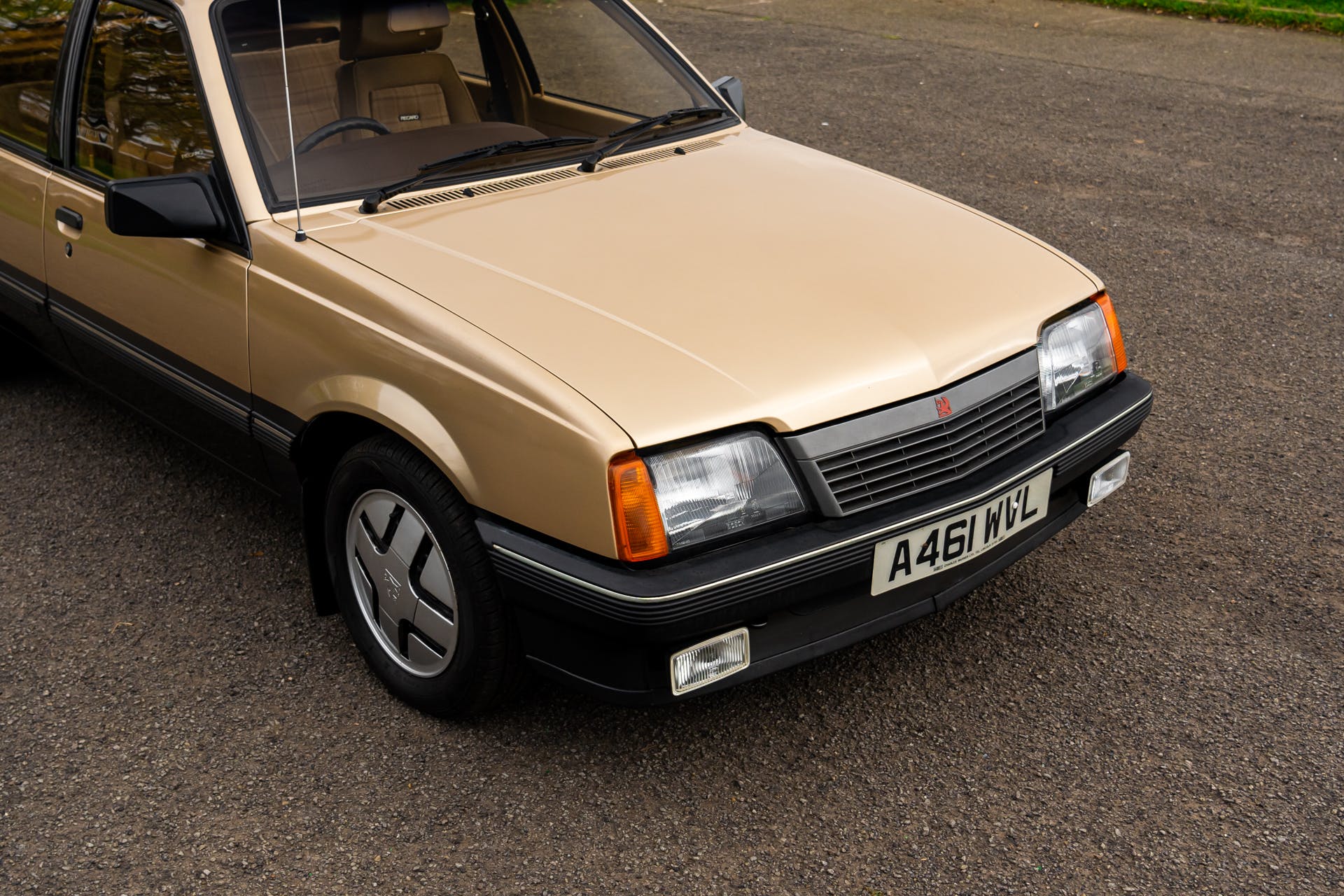 10 More Old Car Features We Miss