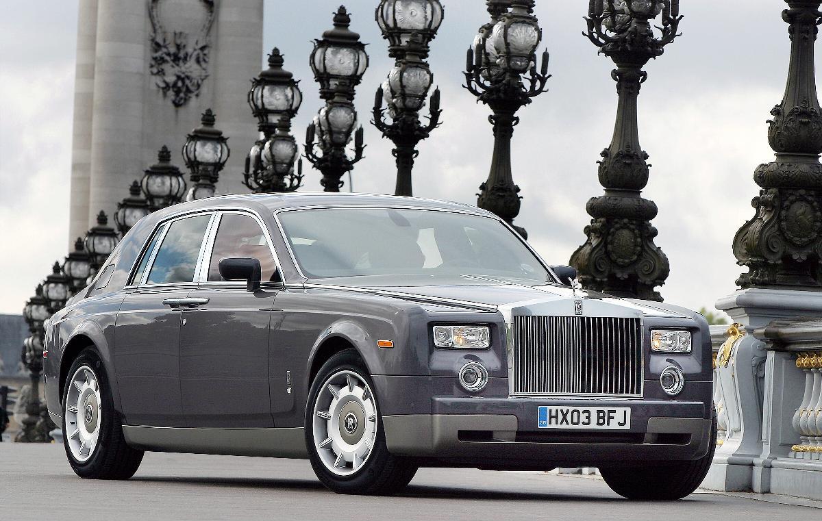 Read Latest News and Updates on Rolls-Royce Phantom 2023 - carandbike
