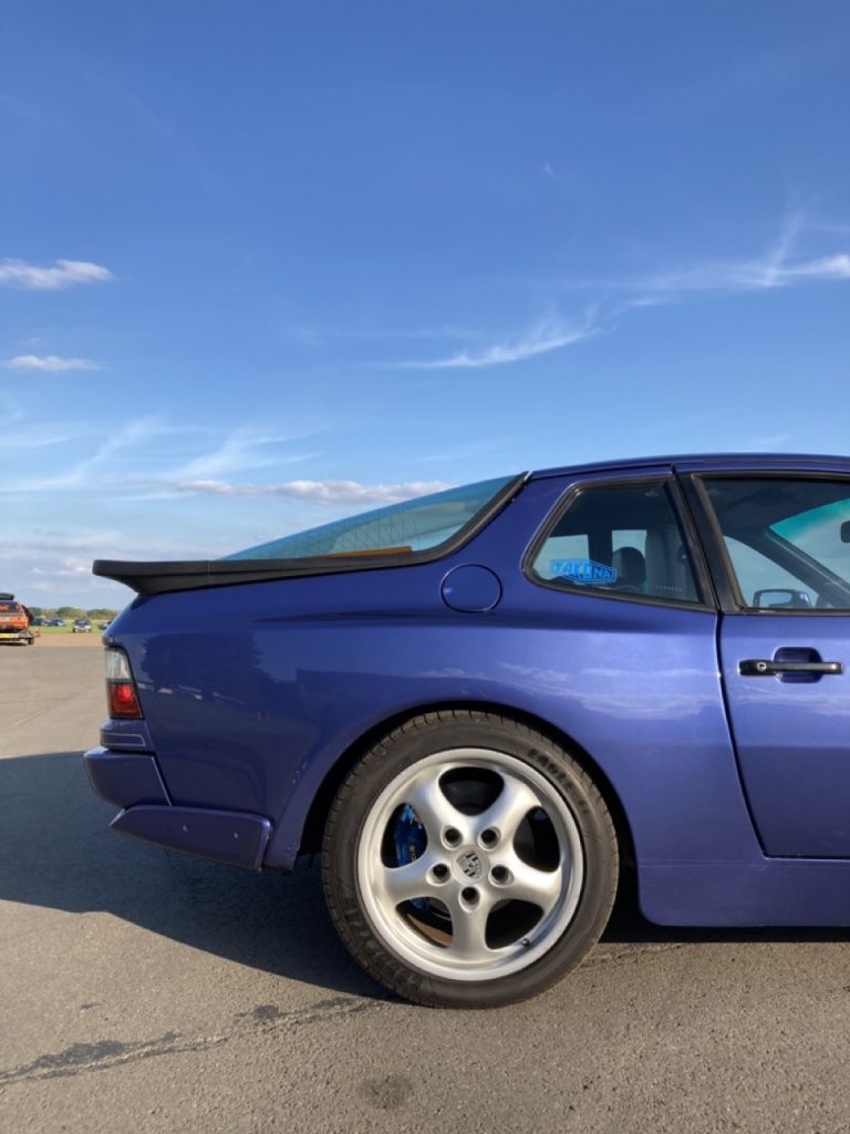 Porsche 944 rear half profile