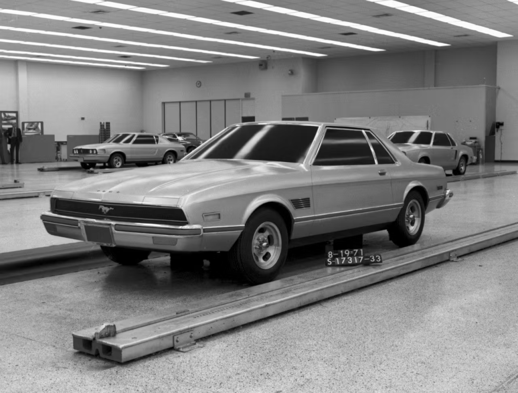 Ford Mustang concept Ghia 2