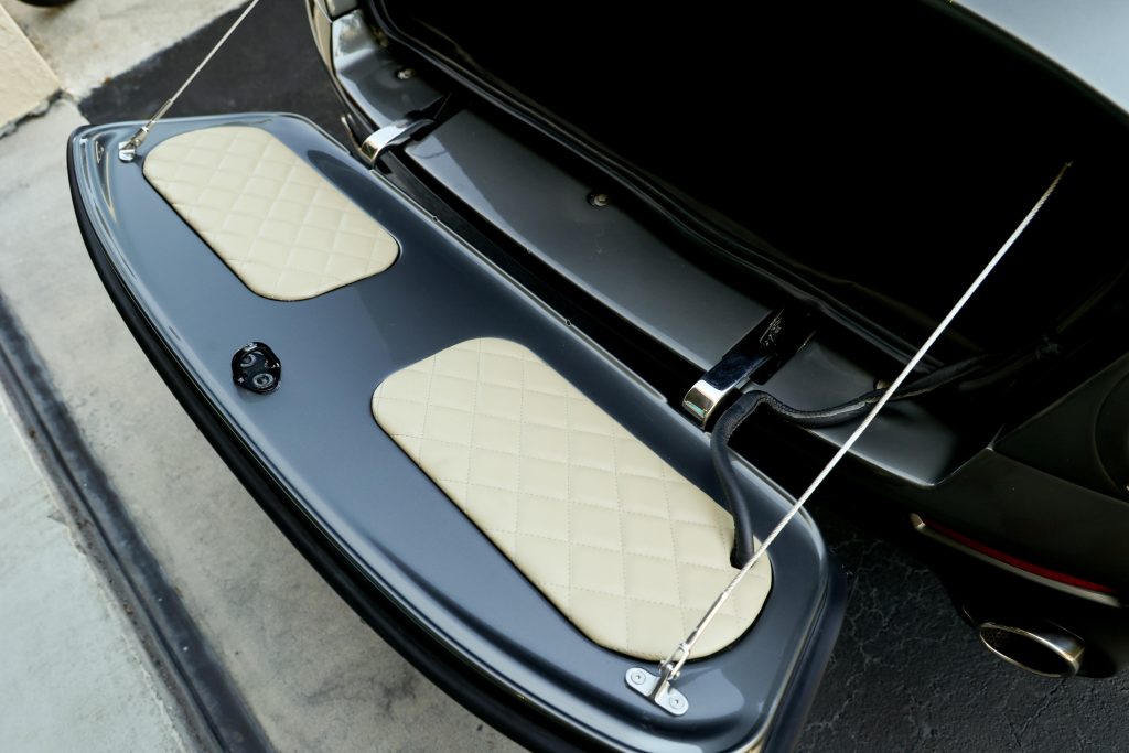 2003 Aston Martin DB7 Zagato trunk