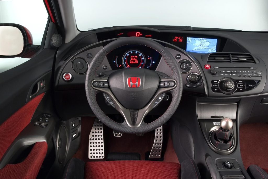 Honda Civic Type-R FN2 cockpit