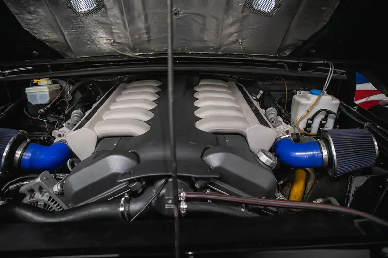 Range Rover AM V12 7