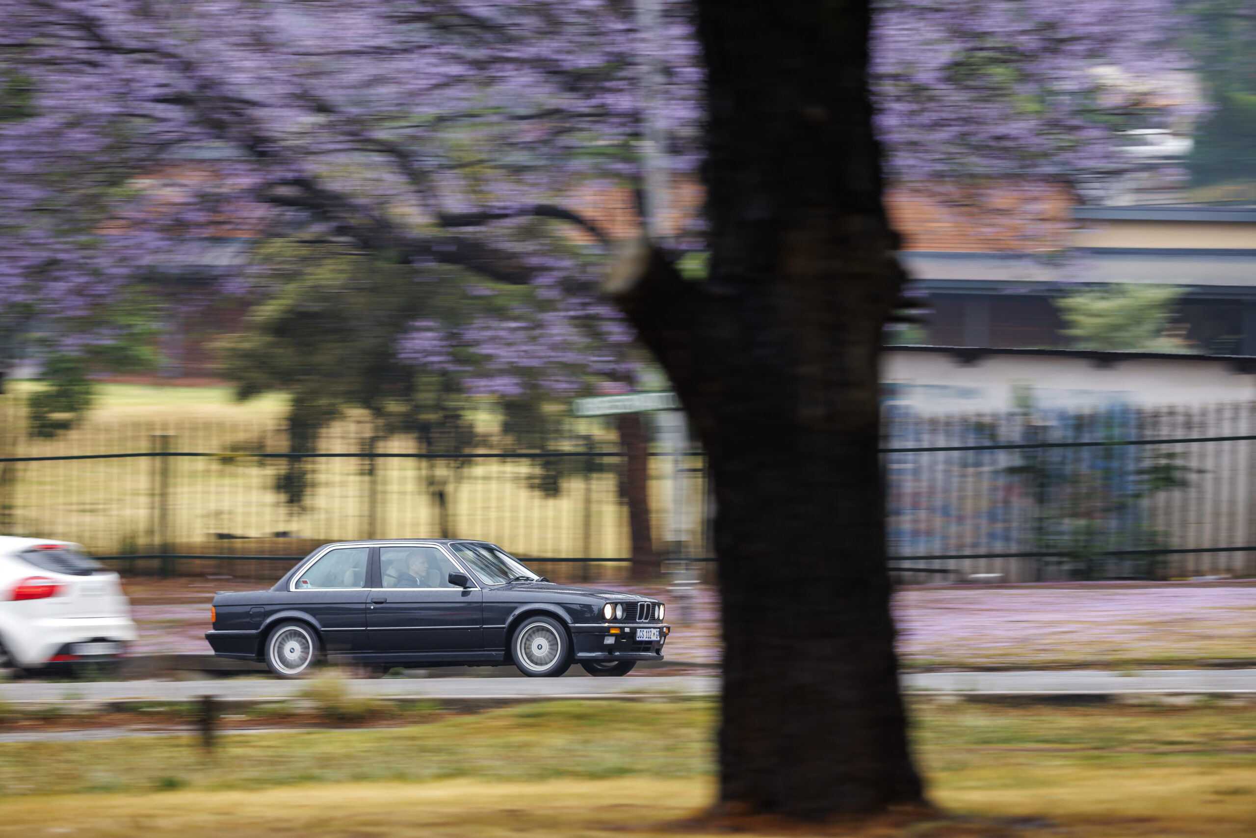 BMW-333i-South-Africa front three quarter blur pan