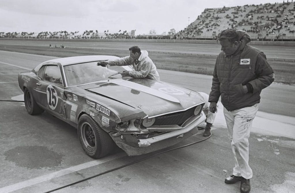 Ford-Mustang-Boss-302-Driven-by-Parnelli-Jones-in-the-Wolverine-Trans-Am