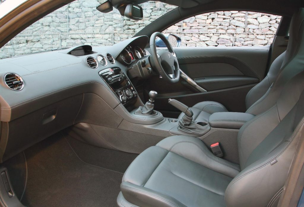 Peugeot RCZ interior