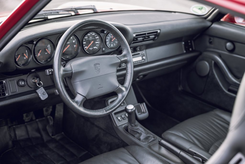 Porsche 911 (993) Carrera 4S interior