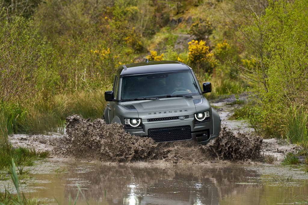 Land Rover Defender OCTA action 4