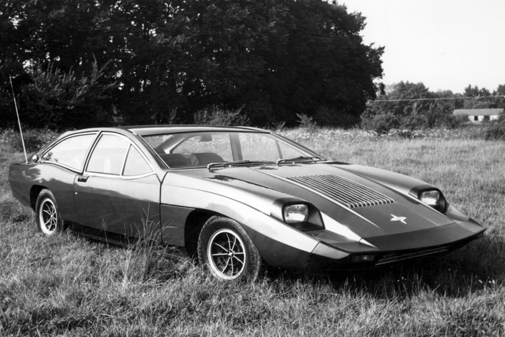 Marcos Mantis front 3/4 b/w