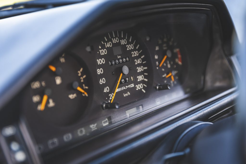 1995 Mercedes-Benz E 60 AMG gauges