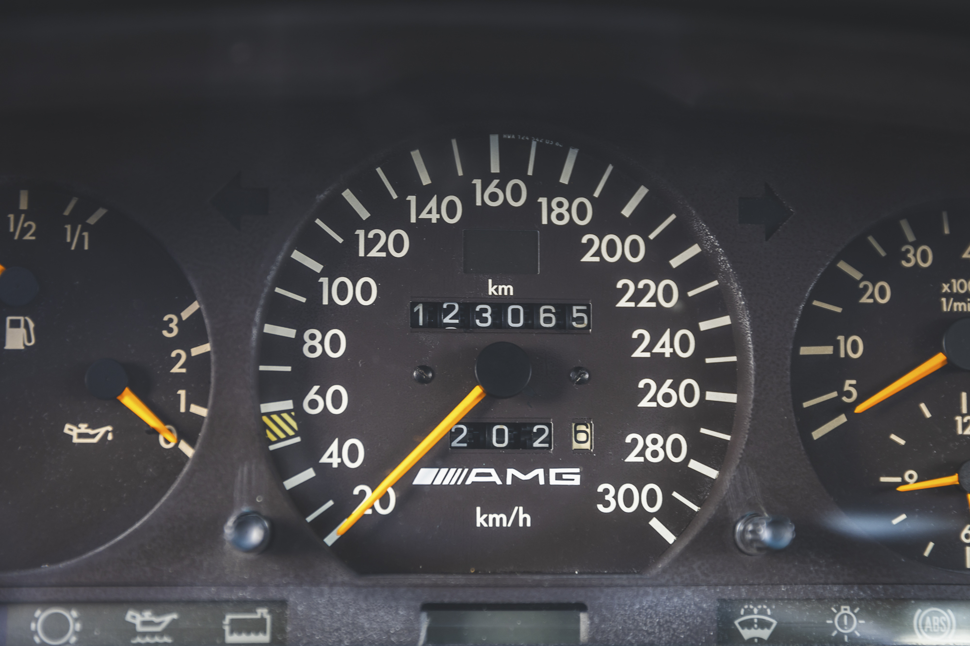 1995 Mercedes-Benz E 60 AMG speedometer