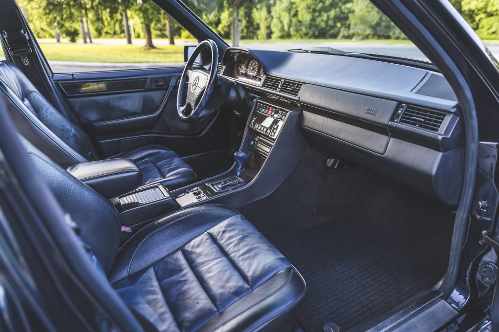 1995 Mercedes-Benz E 60 AMG front cabin