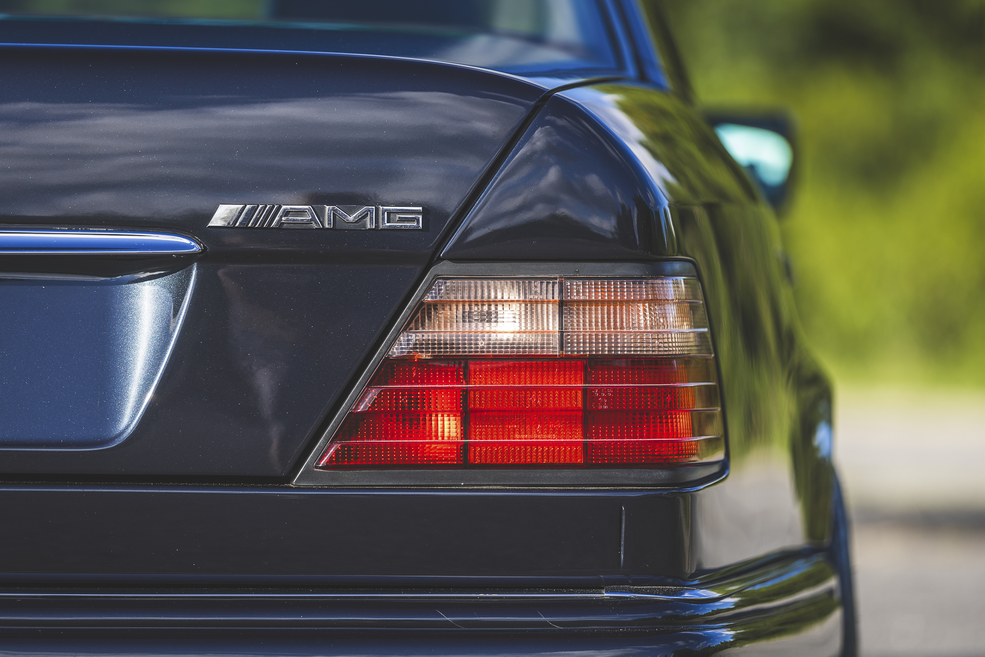 1995 Mercedes-Benz E 60 AMG rear right half