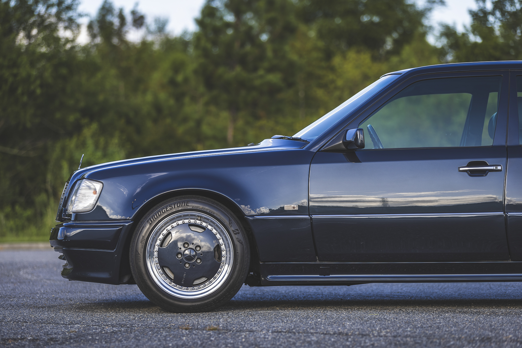 1995 Mercedes-Benz E 60 AMG front half profile