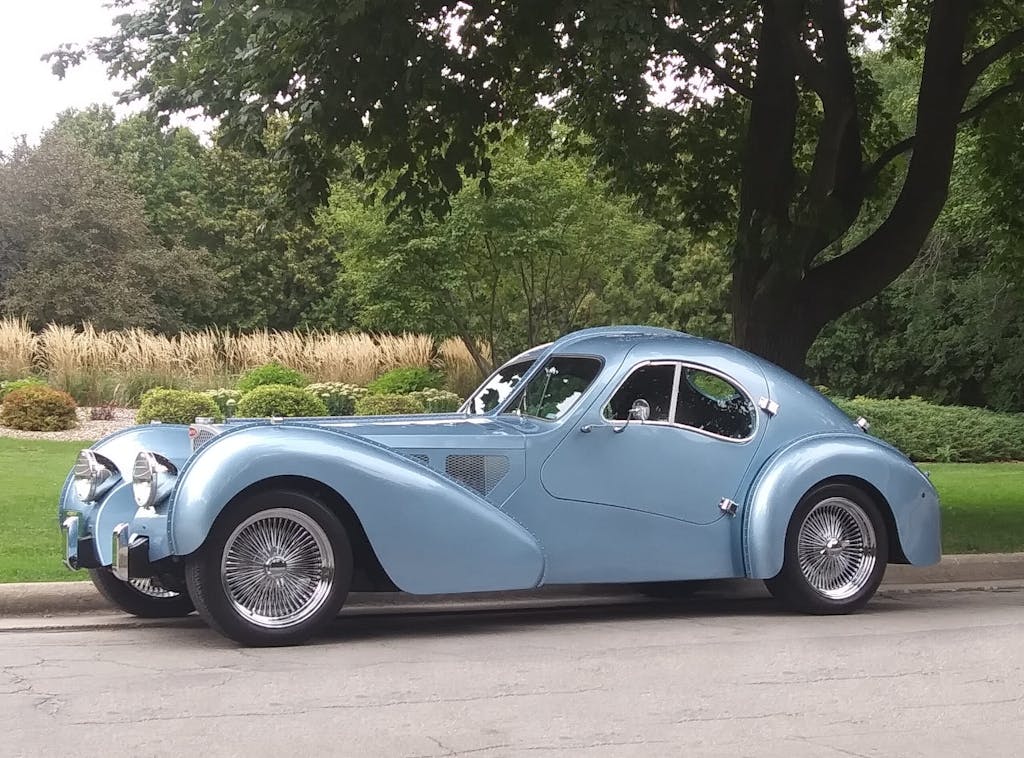 Bugatti Atlantic replica front 3/4