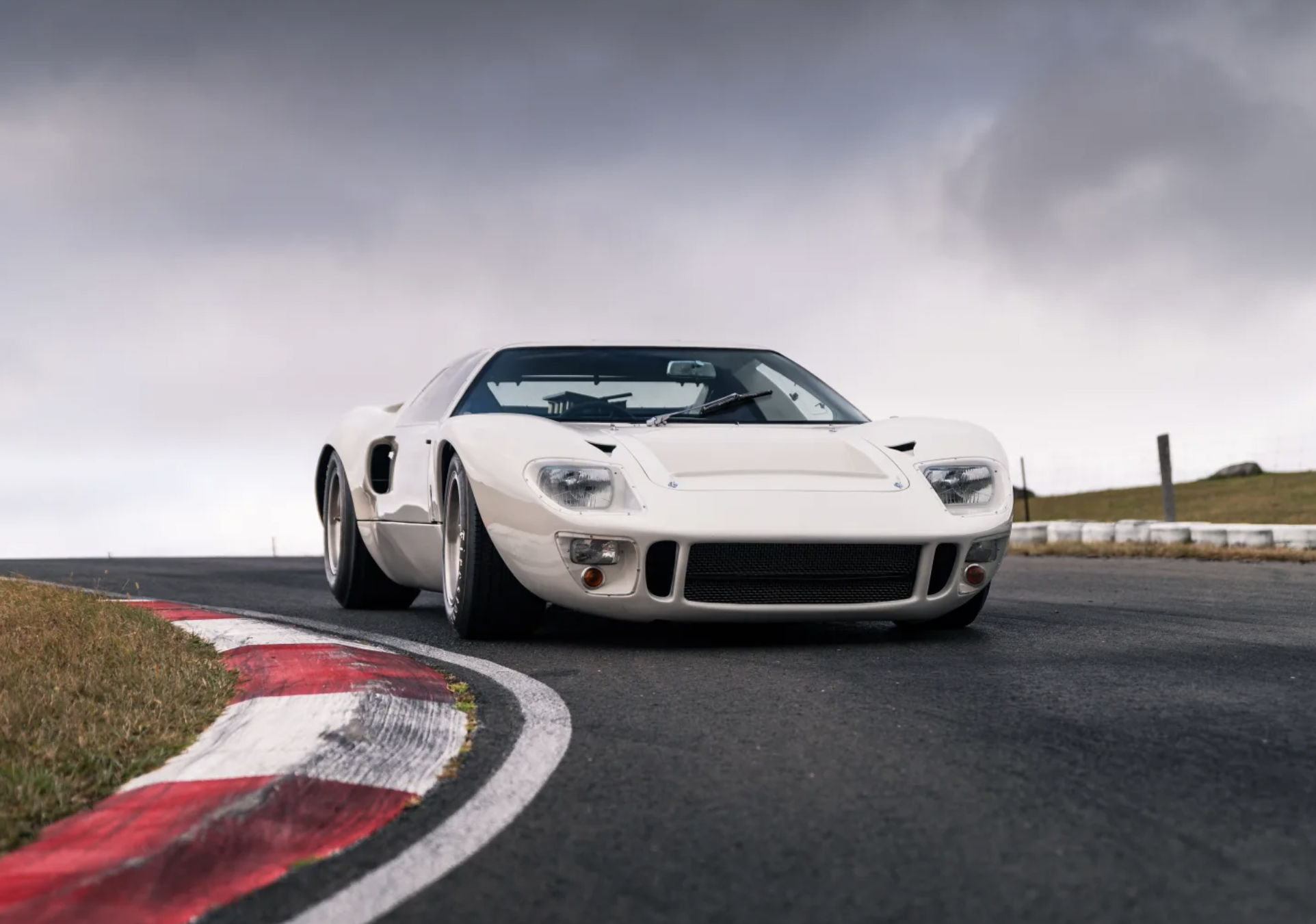 Among Faltering Ferraris, This £6.1M Ford GT40 Shone through at Monterey