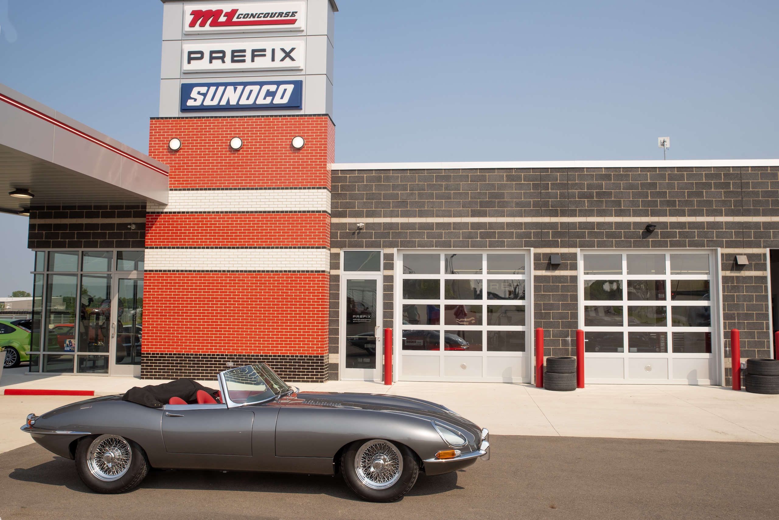 1961 Jaguar E-Type side