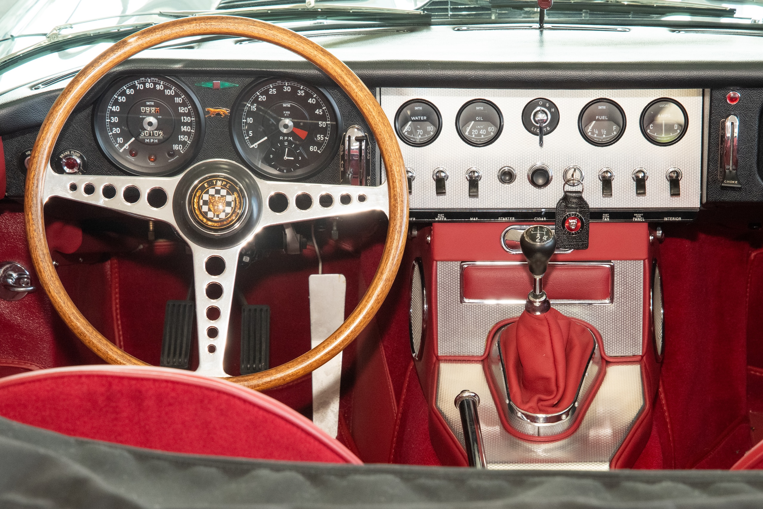 1961 Jaguar E-Type interior cockpit