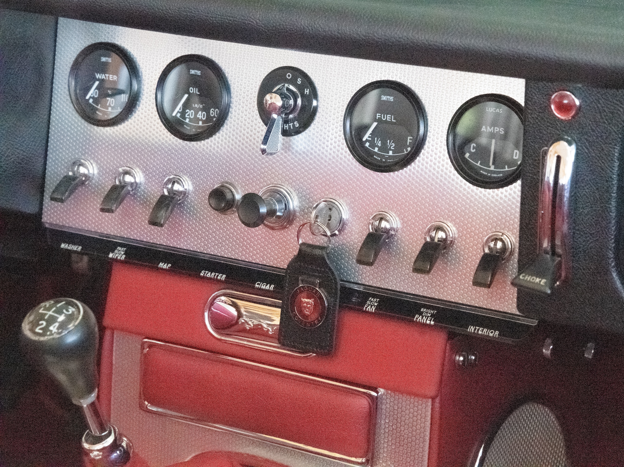 1961 Jaguar E-Type dash gauges