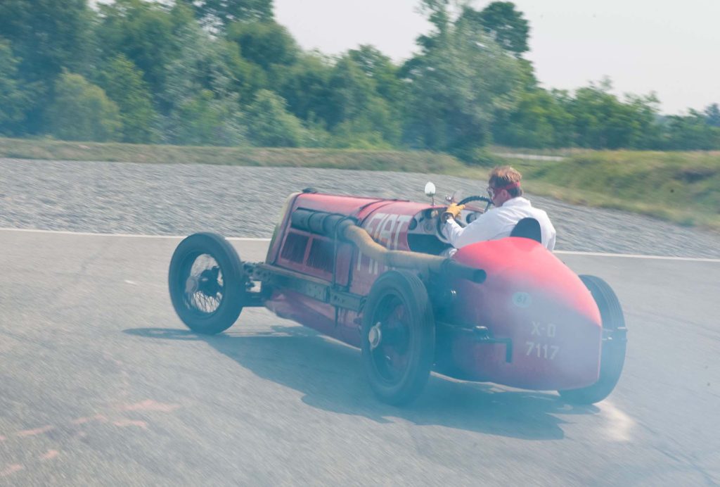 Fiat Mefistofele cornering behind