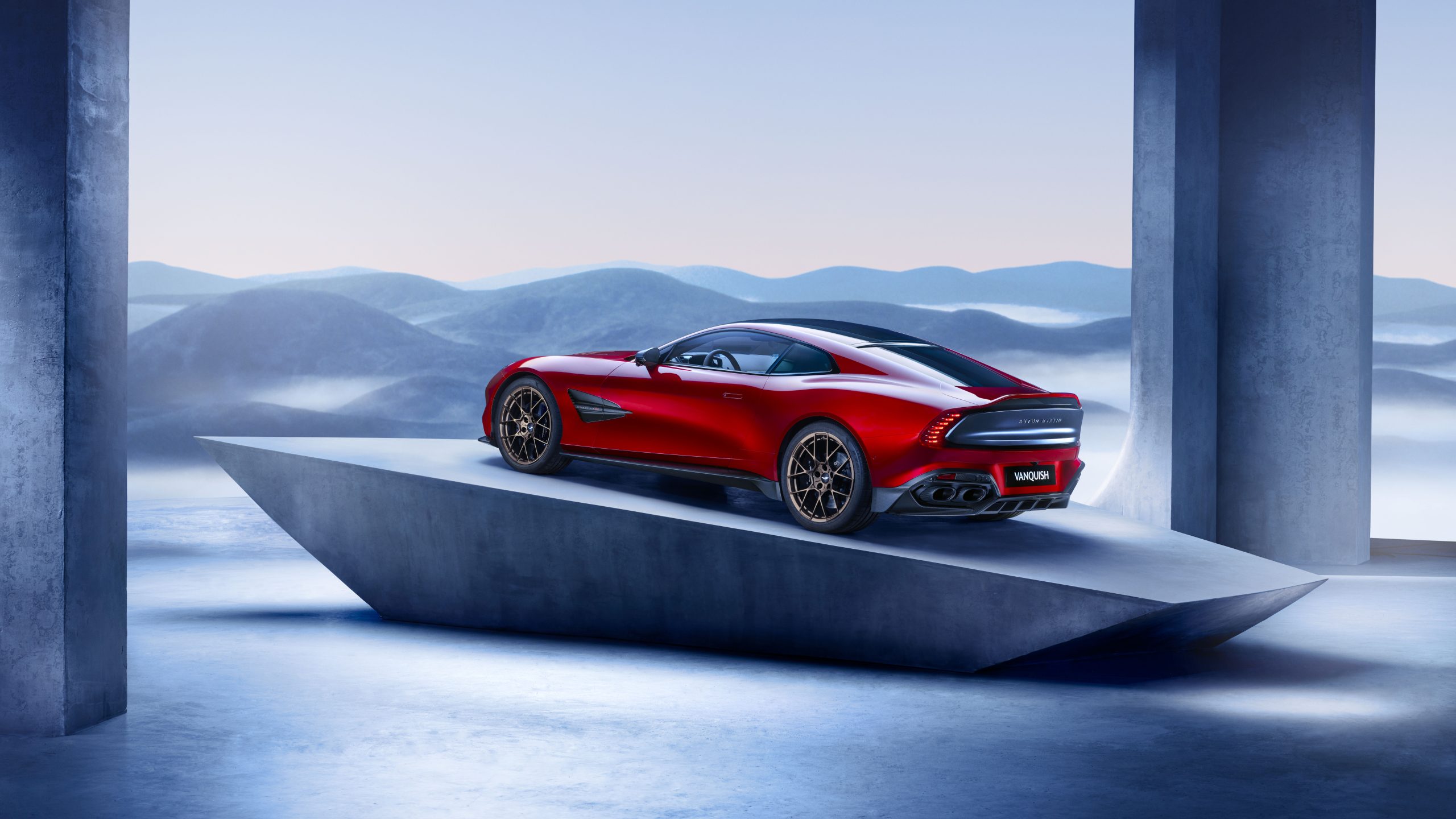 Aston Martin Vanquish_2