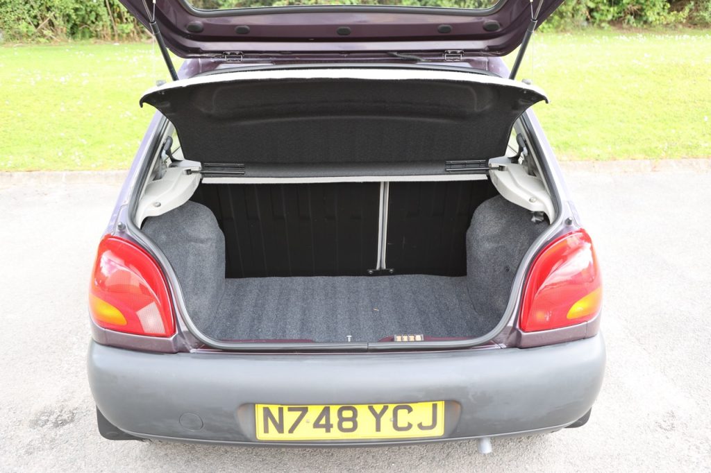 Ford Fiesta Mk 4 boot