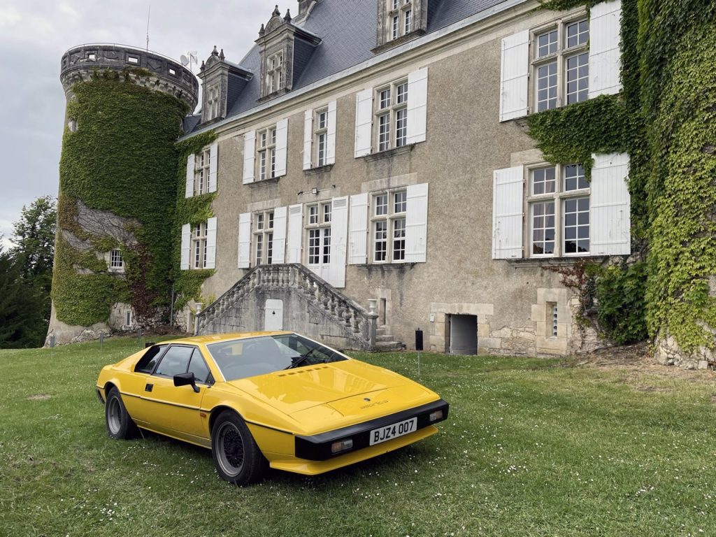 Lotus Esprit French roadtrip