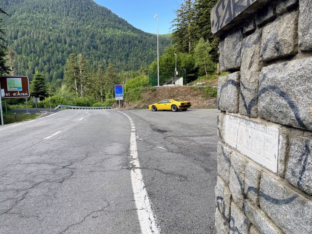 Lotus Esprit French roadtrip