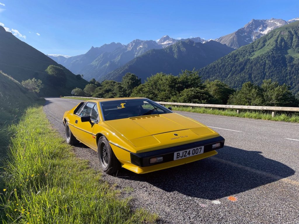 Lotus Esprit French roadtrip