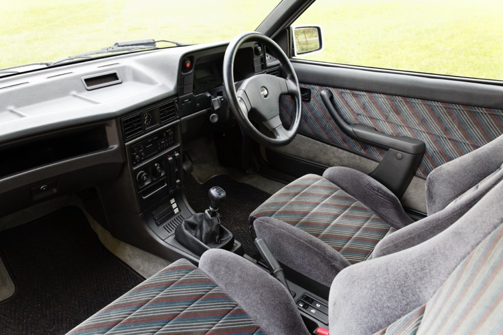 Vauxhall Astra GTE 16V interior