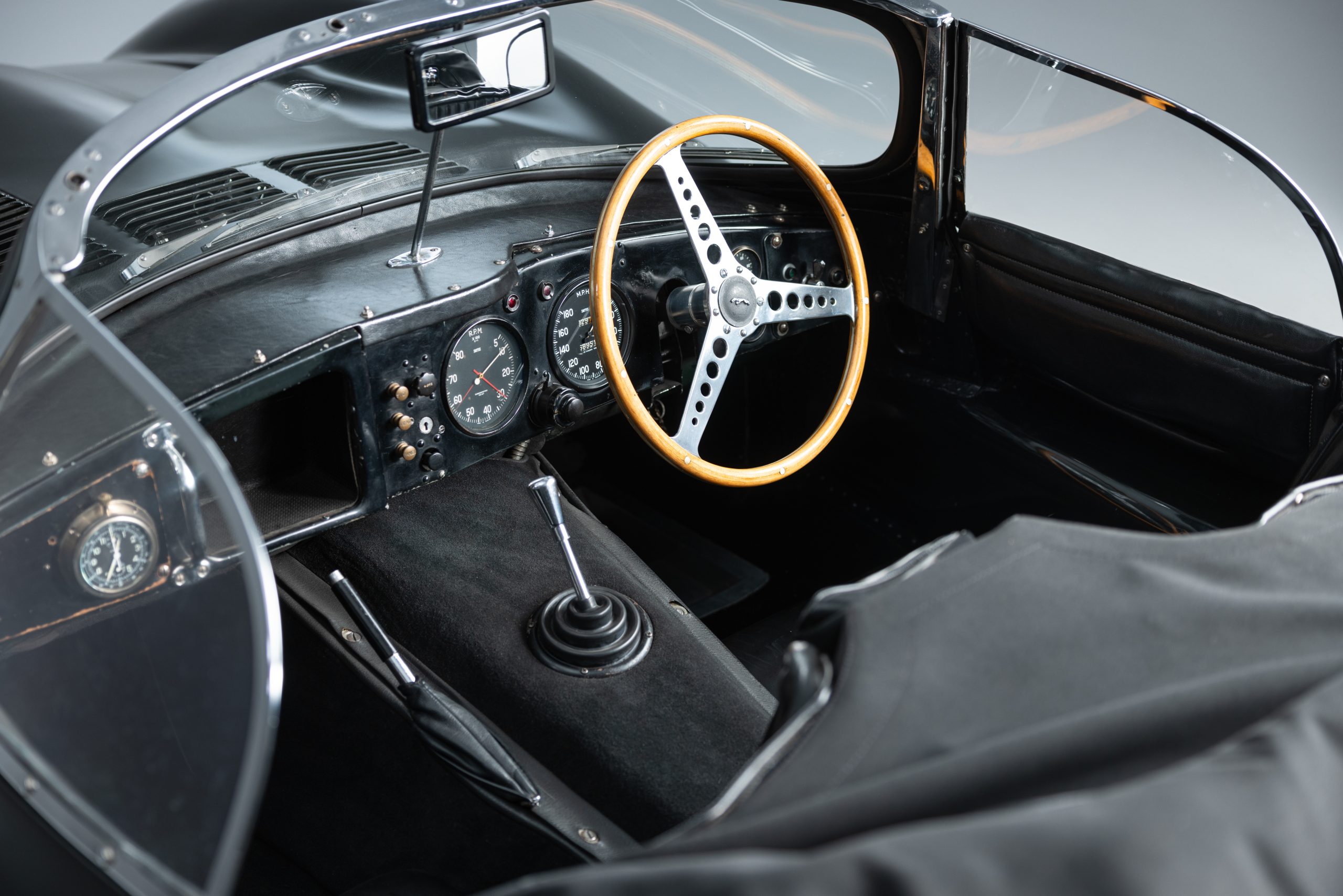 1957-Jaguar-XKSS_interior