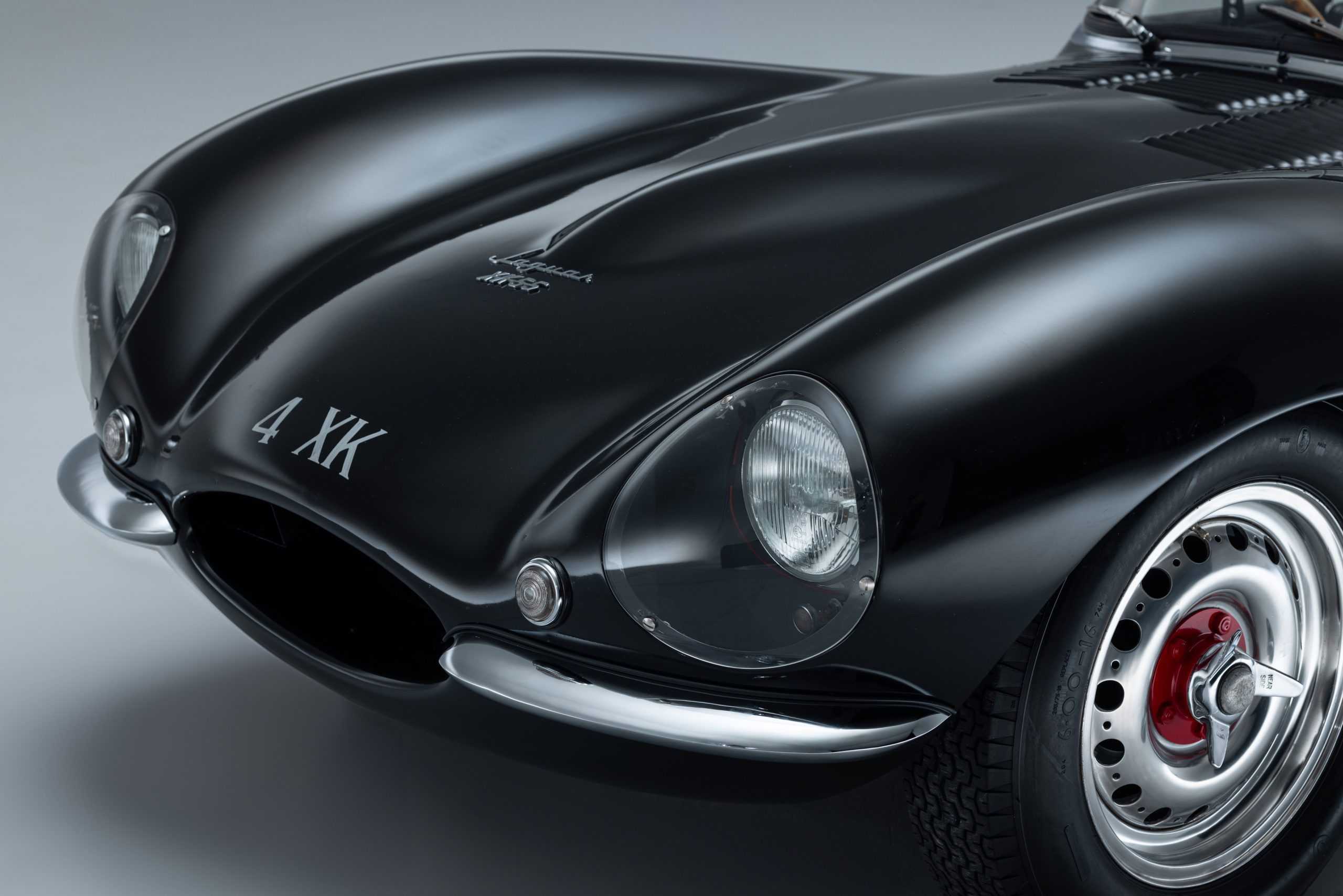 1957-Jaguar-XKSS_front