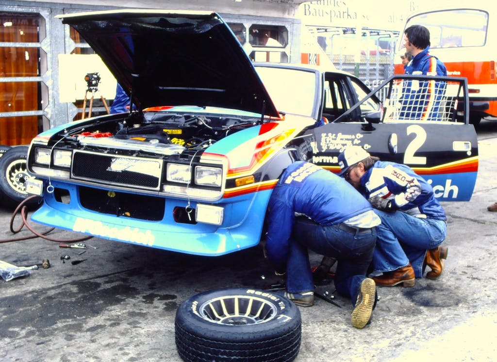 1979-Nurburgring-24-Hour AMC AMX pits tire change