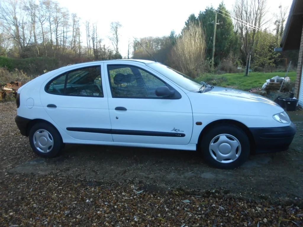 1998 Renault Megane RN Paris profile