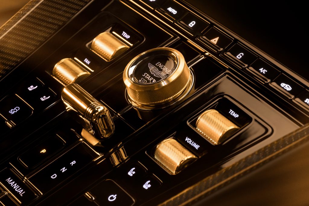 Aston Martin DB12 Goldfinger Edition_11