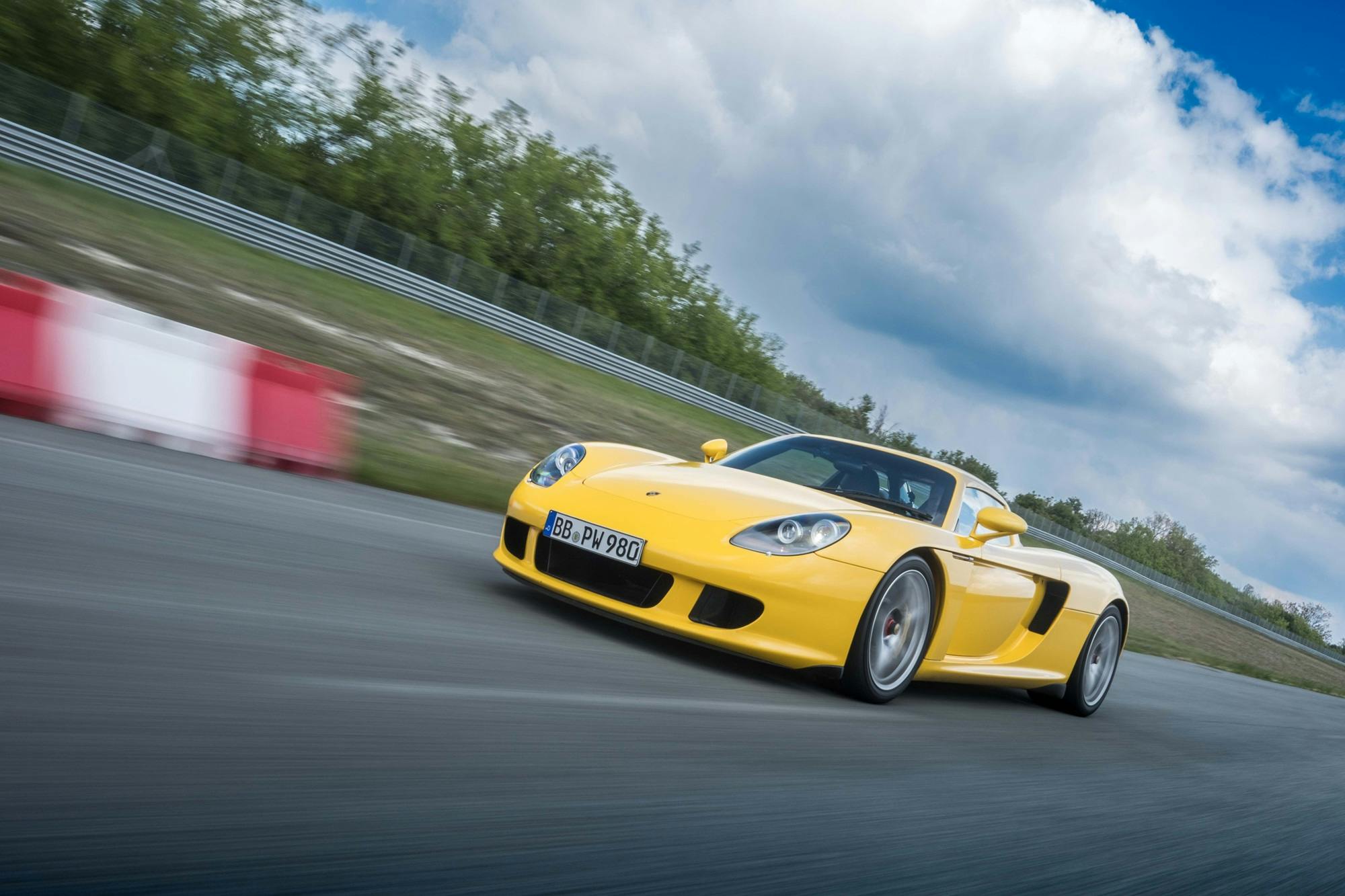 Porsche and Michelin Develop New Pilot Sport Cup 2 Tyres for the Carrera GT