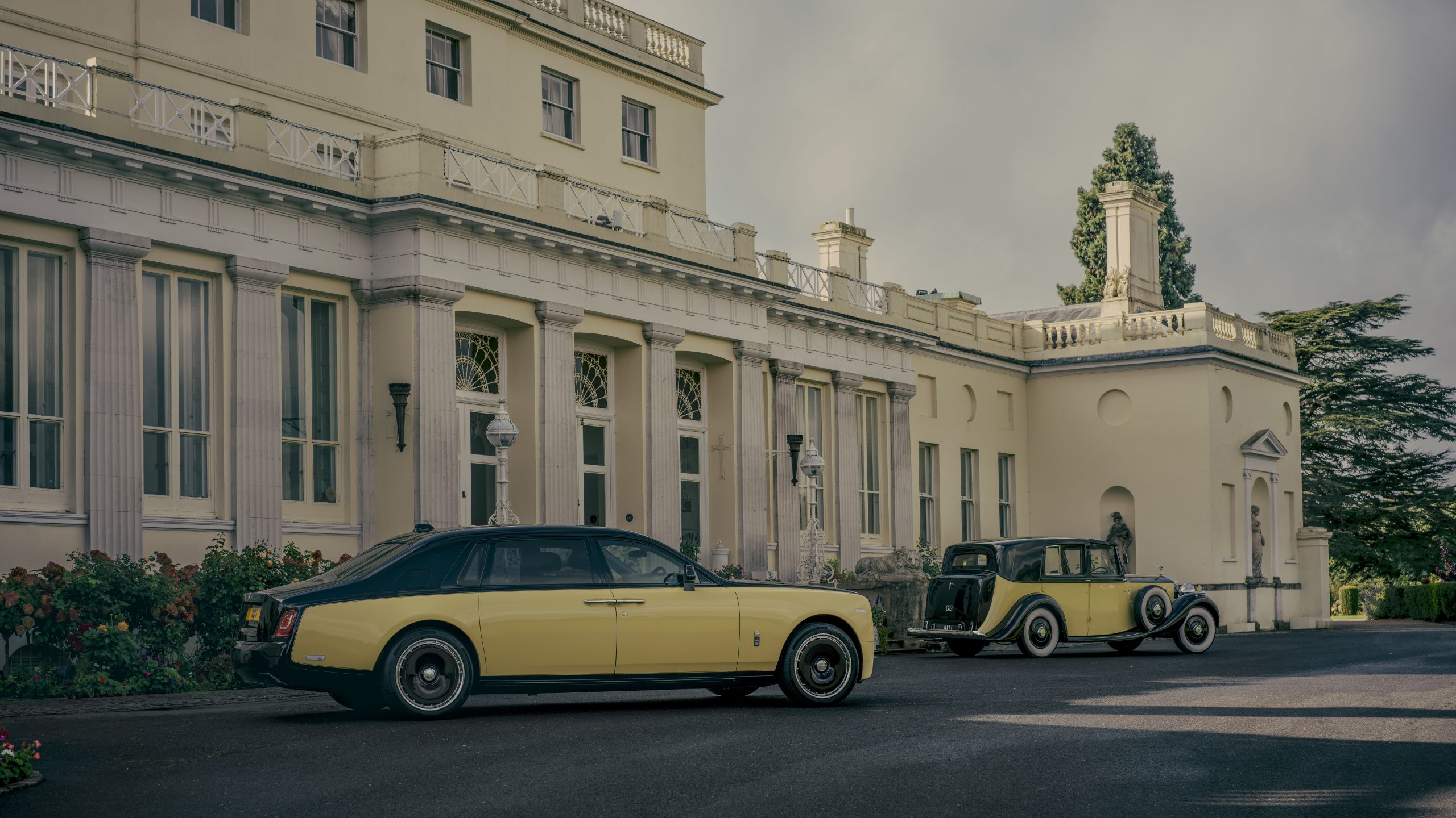 Rolls-Royce Phantom Glitters for Goldfinger’s 60th Anniversary