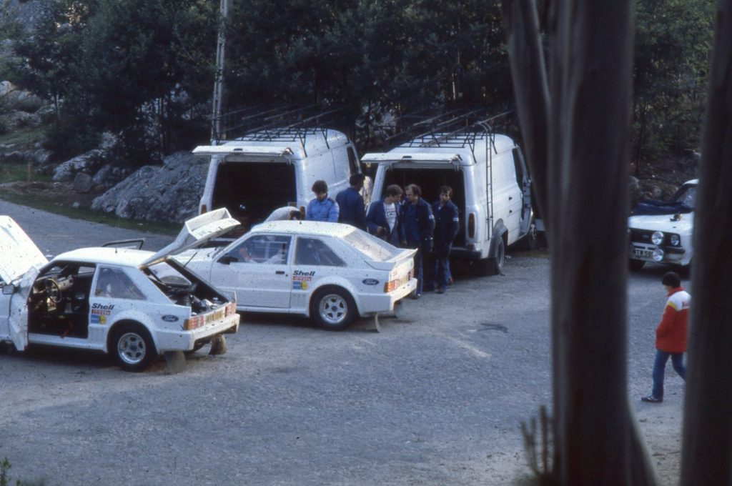 Ford RS1700 pits