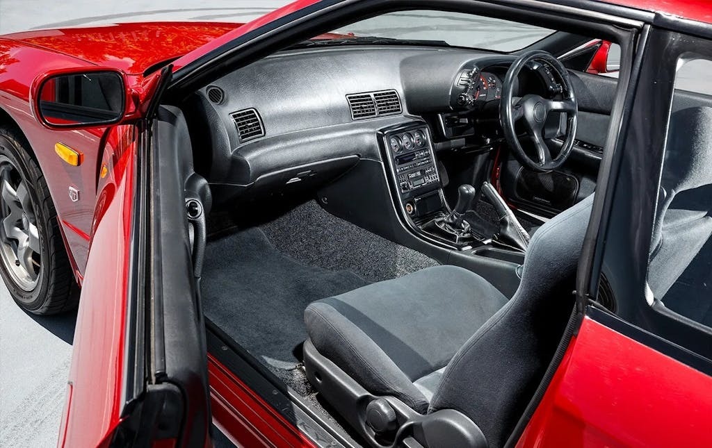 R32 Nissan GT-R interior