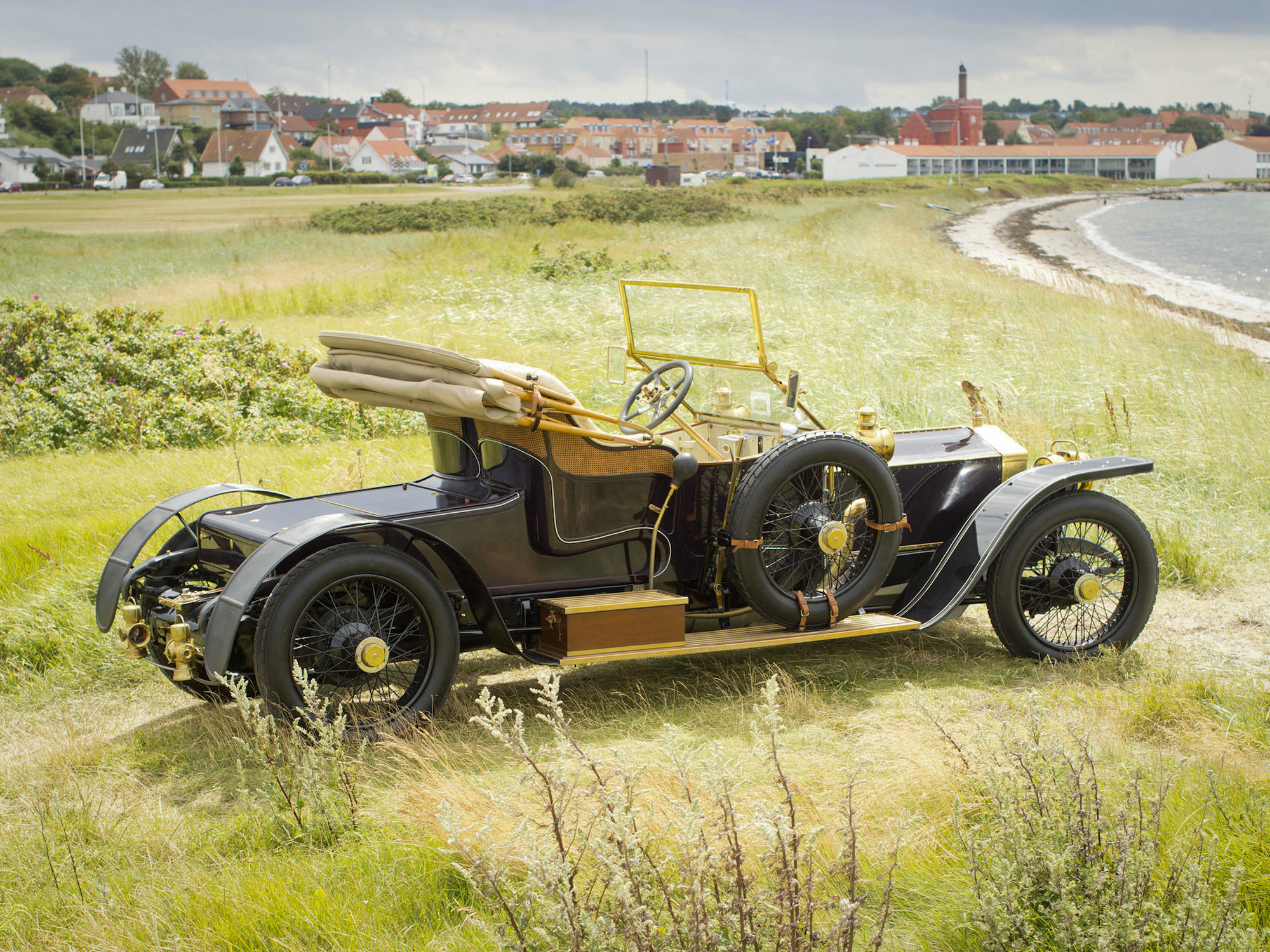 Before It Went into Aviation, Rolls-Royce Built a Balloon Car