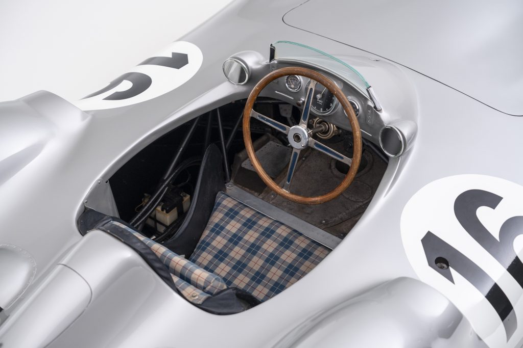 1954-Mercedes-Benz-W-196-R-Stromlinienwagen_interior