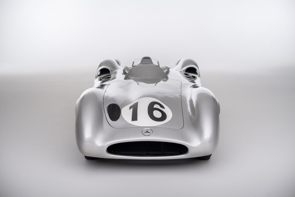 1954-Mercedes-Benz-W-196-R-Stromlinienwagen_front