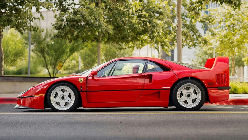 1990 Ferrari F40 profile