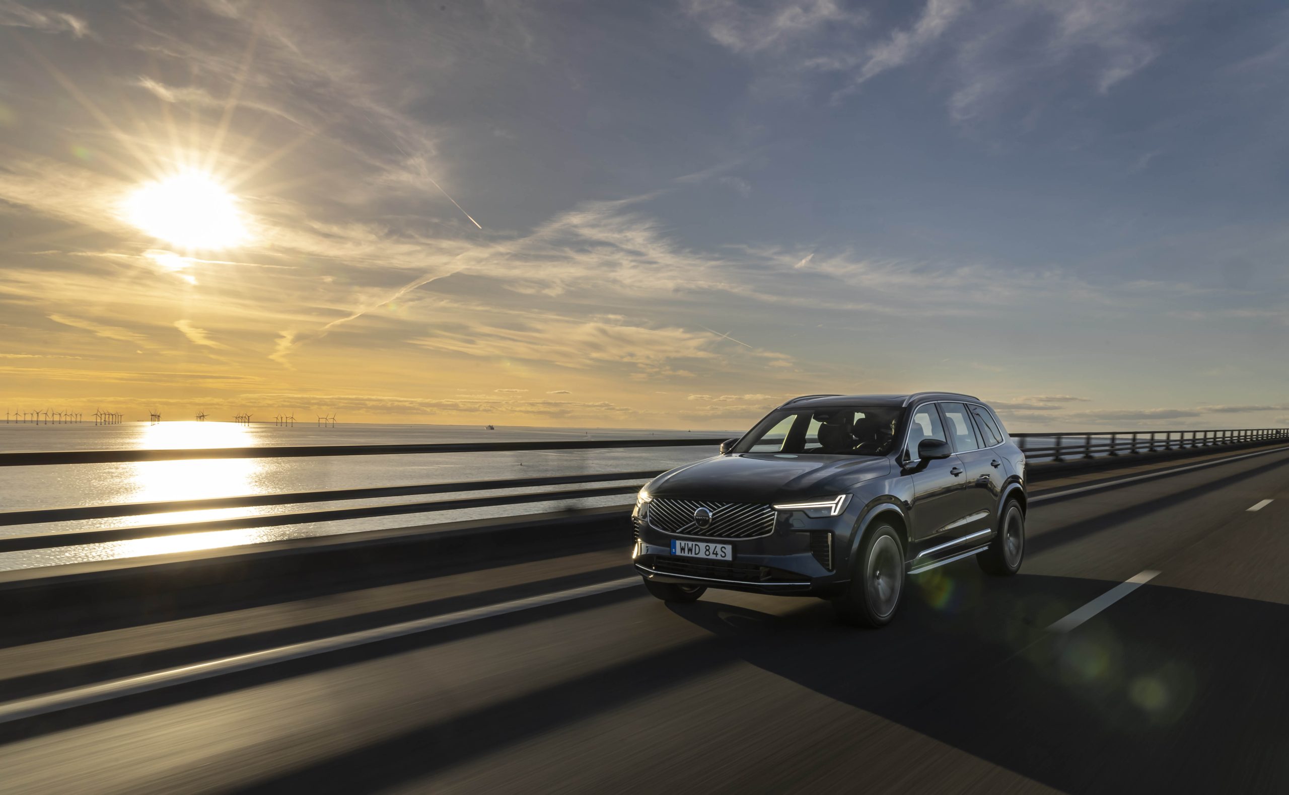 New Volvo XC90: Scandinavian Light in the Dark