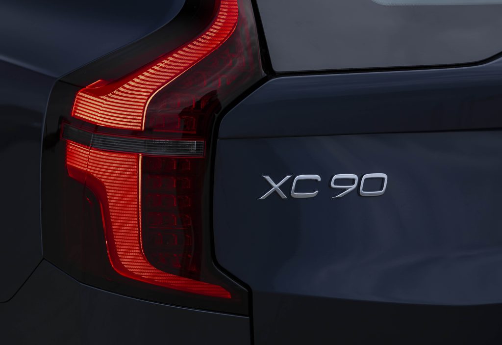 New Volvo XC90 B5 - exterior 21