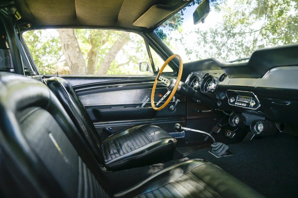 Shelby GT500 interior