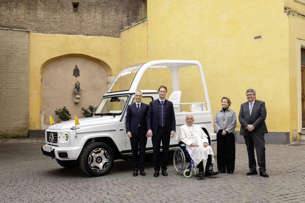 Mercedes G-Class Popemobile 3