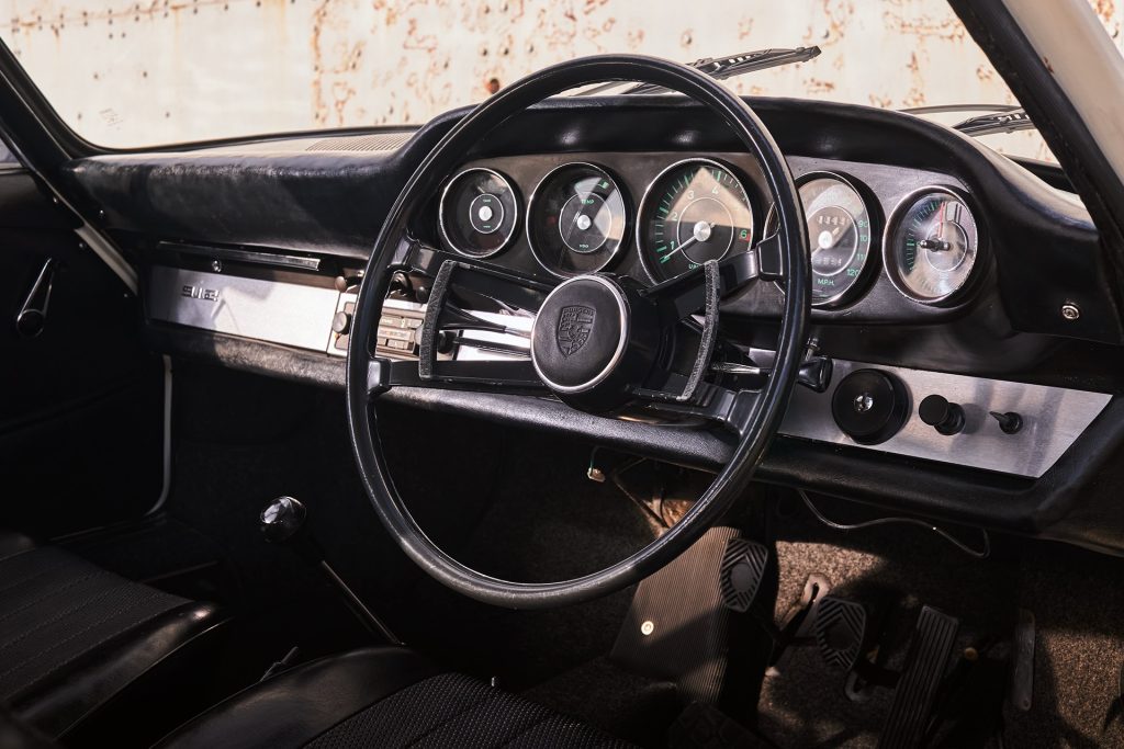 Porsche 912 interior